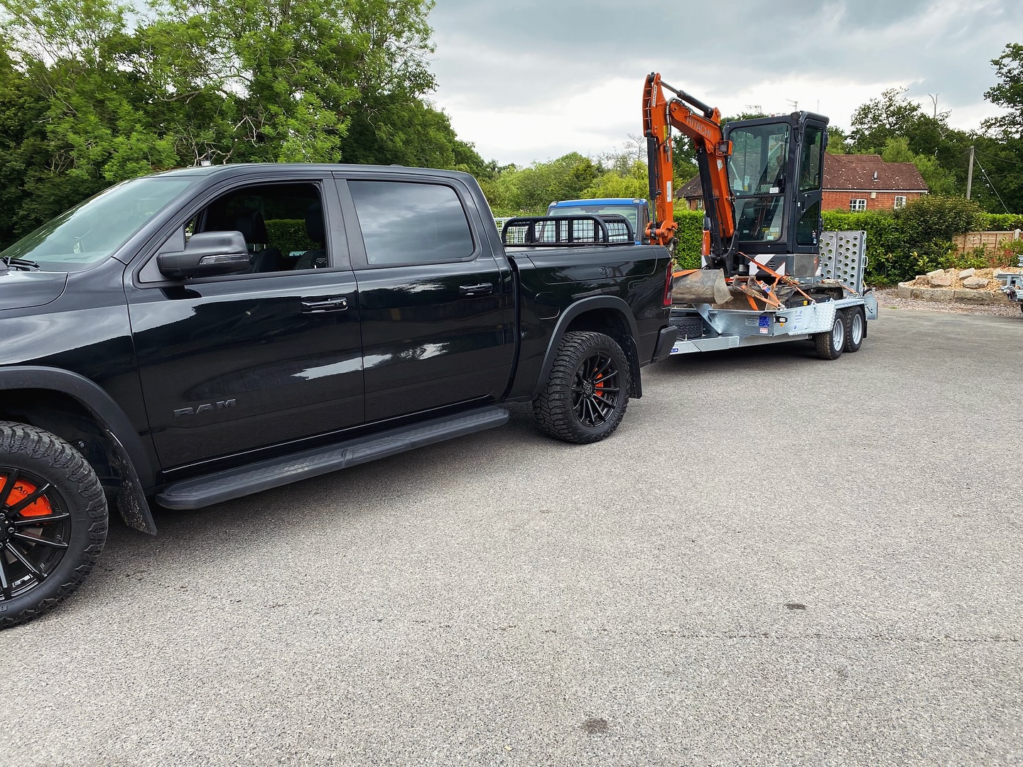 Another happy customer hitting the road in their brand new GH106 – their digger already loaded and ready for action 👌🏻
The GH106 is a heavy-duty plant trailer built for serious work. With a 3500kg gross weight and a spacious 10’ x 6’ bed, it’s perfect for transporting the likes of diggers, rollers, and access platforms. Its galvanized welded construction and leaf spring suspension ensure durability on tough job sites, while the 24mm resin-coated plywood deck and full-width ramp make loading safe and straightforward.   
Whether you’re in construction, landscaping, or plant hire, the GH106 is a reliable workhorse that won’t let you down.
📍 In stock and ready to go!
📞 Get in touch to reserve yours.