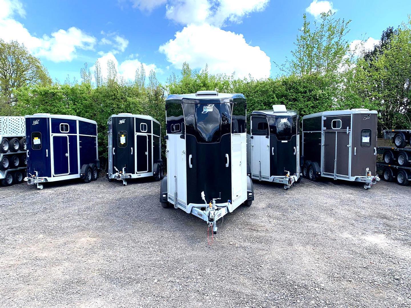 These brand new horse trailers have all just arrived. They’re all sold and are all getting ready for customer collections.
#iforwilliams #iforwilliamshorsetrailer #HB506 #HB511 #HBX506 #HBX511 #iforwilliamstrailers
